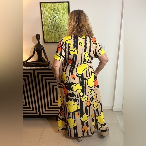 Long Abstract Print Maxi Dress with short sleeves and V neck.  Fits Med and Lg - Picture 4 of 4